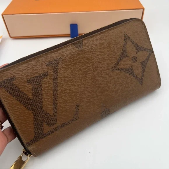 Authentic Louis Vuitton Reversable Brown zippy Wallet❤️ - Picture 3 of 11